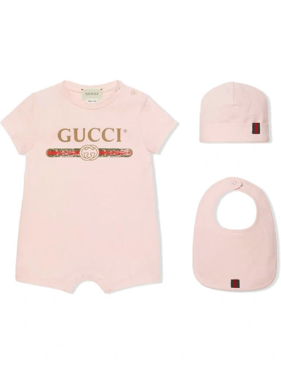 Gucci Kids Set Tutina Bavaglino E Berretto Con Stampa In Pink
