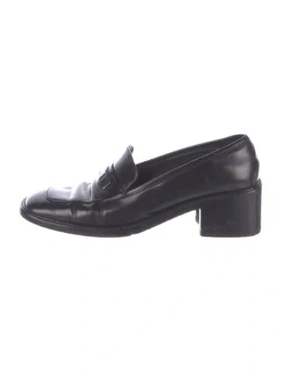 Pre-owned Gucci Leather Loafers In Black