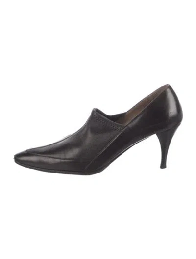 Pre-owned Gucci Leather Pumps In Black
