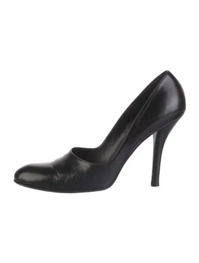 Pre-owned Gucci Leather Pumps In Black