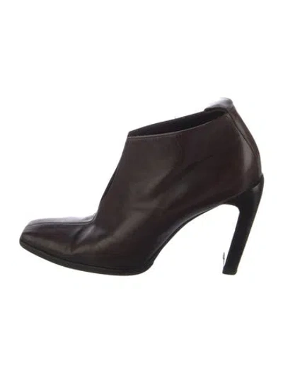 Pre-owned Gucci Leather Pumps In Brown