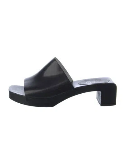 Pre-owned Gucci Leather Slides In Black