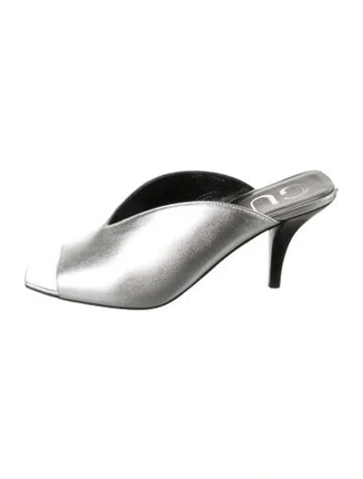 Pre-owned Gucci Leather Slides In Metallic/silver