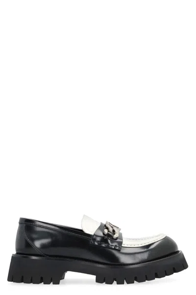 Gucci Gg Plaque Contrasting Loafers In Black