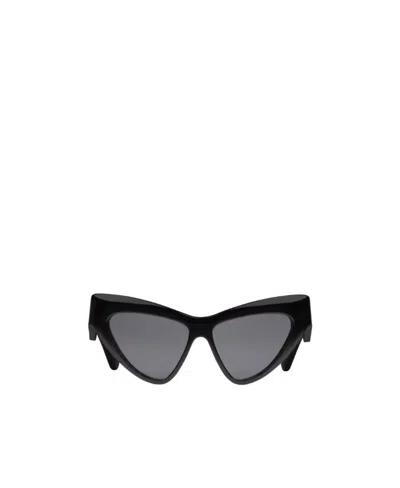 Gucci Logo-embossed Cat-eye Sunglasses In Gray