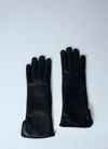 Gucci Logo Embossed Gloves In Black