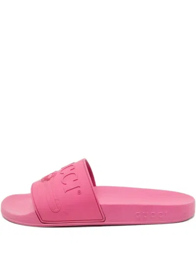 Pre-owned Gucci Logo-embossed Rubber Slides In Pink