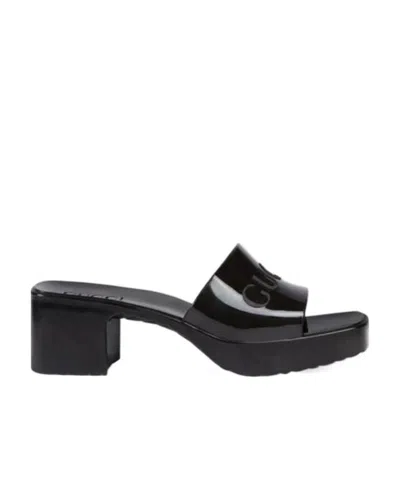 Gucci Logo Embossed Sandals In Black