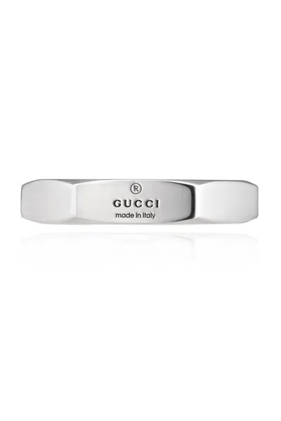Gucci Logo Emgraved Ring In Silver
