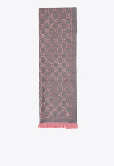 Gucci Logo Jacquard Pattern Knitted Scarf In Gray