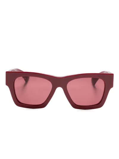 Gucci Logo-lettering Sunglasses In レッド