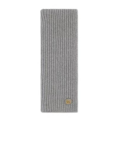 Gucci Logo Patch Knit Scarf In Gray