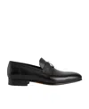 Gucci Logo Plaque Loafers In Black