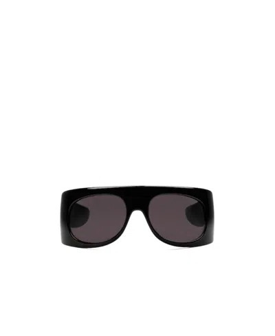 Gucci Logo-plaque Rectangle-frame Sunglasses In Black