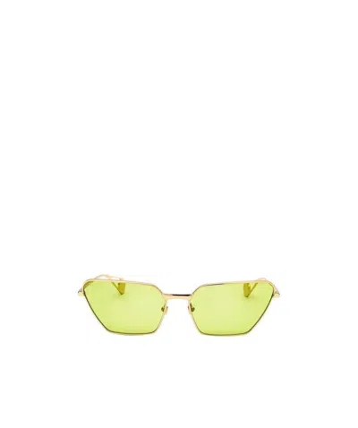 Gucci Logo Sunglasses In Yellow