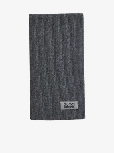 Gucci Logo Wool Scarf In Grey