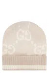 GUCCI LUXURIOUS SAND KNIT BEANIE WITH GG JACQUARD MOTIF AND METALLIC THREADS FOR WOMEN