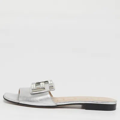 Pre-owned Gucci Madelyn Size 35.5 Silver Leather Flat Slide