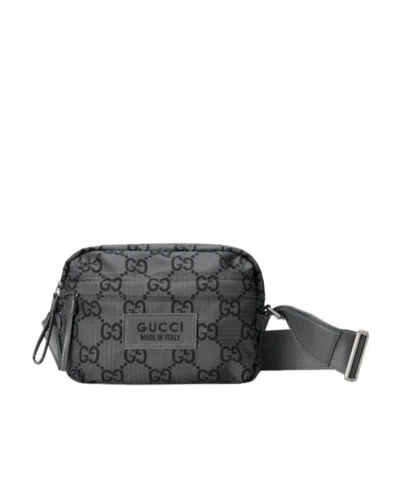 Gucci Medium Gg Supreme-print Messenger Bag In Black