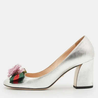 Pre-owned Gucci Metallic Silver Leather Web Bow Rose Detail Pumps Size 40
