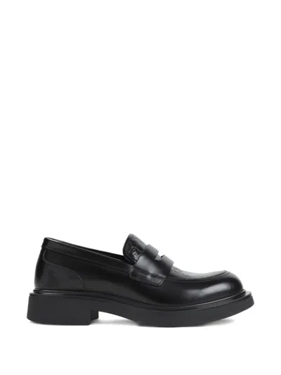 Gucci Enki Leather Gg-motif Loafers In Black