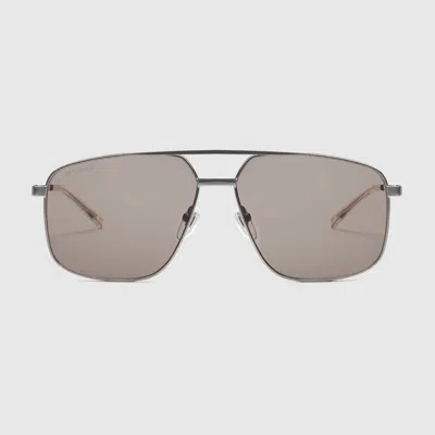 Gucci Navigator Frame Sunglasses In Grey