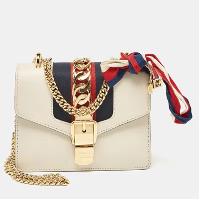 Pre-owned Gucci Off White Leather Mini Web Chain Sylvie Crossbody Bag