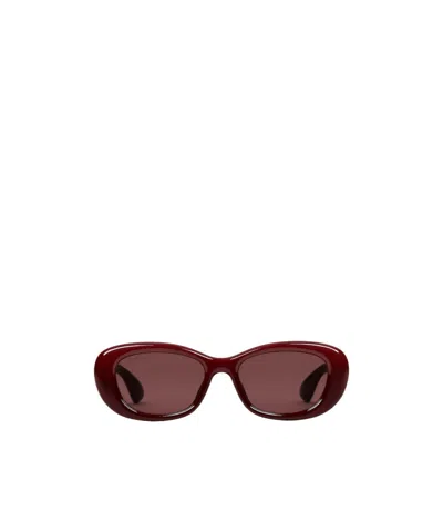 Gucci Oval Sunglasses In Red