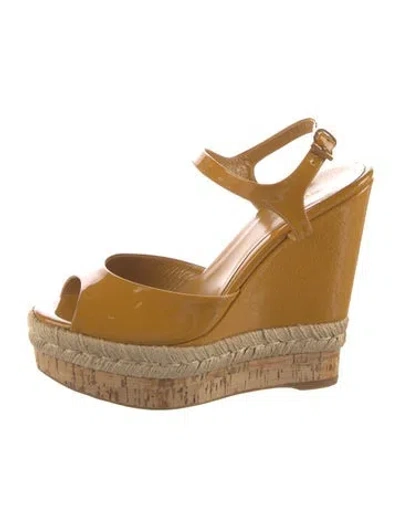Pre-owned Gucci Patent Leather Graphic Print Pumps In Yellow
