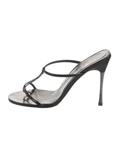 Pre-owned Gucci Patent Leather Slides In Black