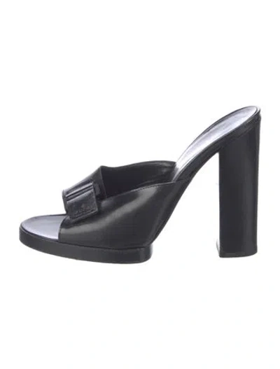 Pre-owned Gucci Patent Leather Slides In Black
