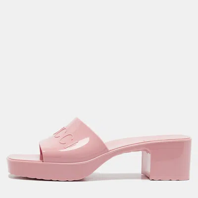 Pre-owned Gucci Pink Rubber Embossed Logo Slide Sandals Size 42