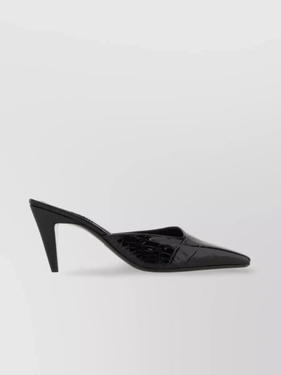 Gucci Pointed Toe Crocodile Heeled Loafers In Black