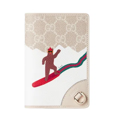 Gucci Printed Gg Passport Case In Neutral