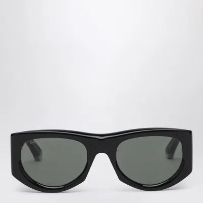 Gucci Rectangular Sunglasses In Glossy Black In Red