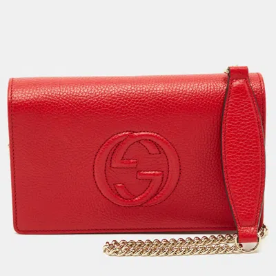 Pre-owned Gucci Red Pebbled Leather Soho Wallet On Chain