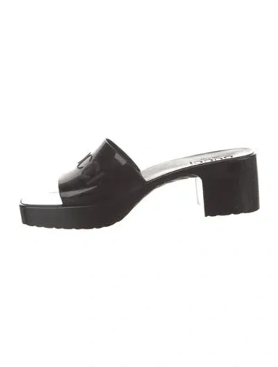 Pre-owned Gucci Rubber Embroidered Accent Slides In Black