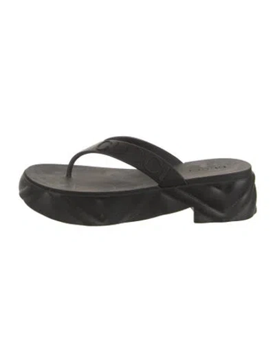 Pre-owned Gucci Rubber Flip Flops In Black