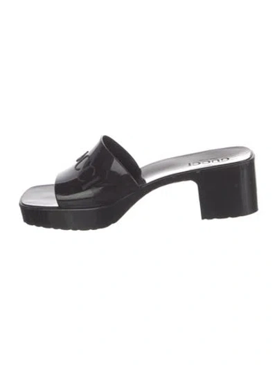 Pre-owned Gucci Rubber Graphic Print Slides In Black