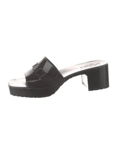 Pre-owned Gucci Rubber Slides In Black