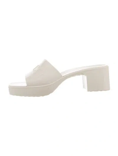 Pre-owned Gucci Rubber Slides In Neutral