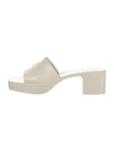 Pre-owned Gucci Rubber Slides In Neutral
