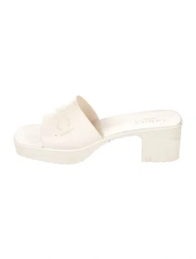 Pre-owned Gucci Rubber Slides In Neutrals