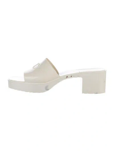 Pre-owned Gucci Rubber Slides In White