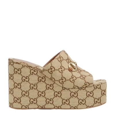 Gucci Sandals Decorated With Horse Titles And Buckles In Nude