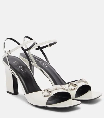 Gucci 85mm Signora Patent Leather Sandals With Horsebit In White