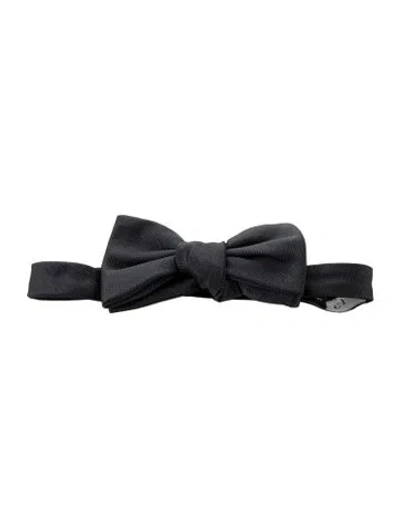 Pre-owned Gucci Silk Bow Tie W/tags In Gray