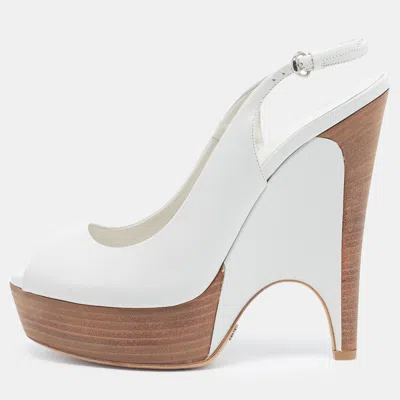 Pre-owned Gucci Size 38.5 White Leather Wooden Wedge Slingback Sandals