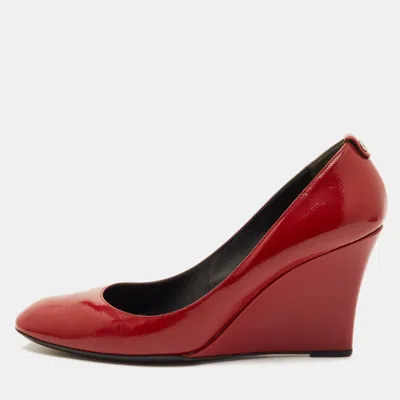 Pre-owned Gucci Size 40.5 Red Patent Leather Round Toe Wedge Pumps