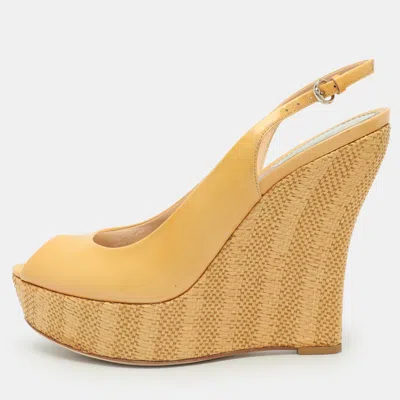 Pre-owned Gucci Size 41 Yellow Patent Leather Wedge Platform Slingback Pumps
